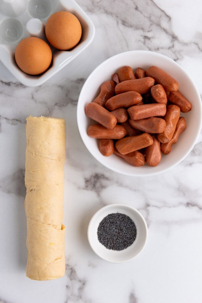 A picture of ingredients needed to make mini pigs in a blanket.