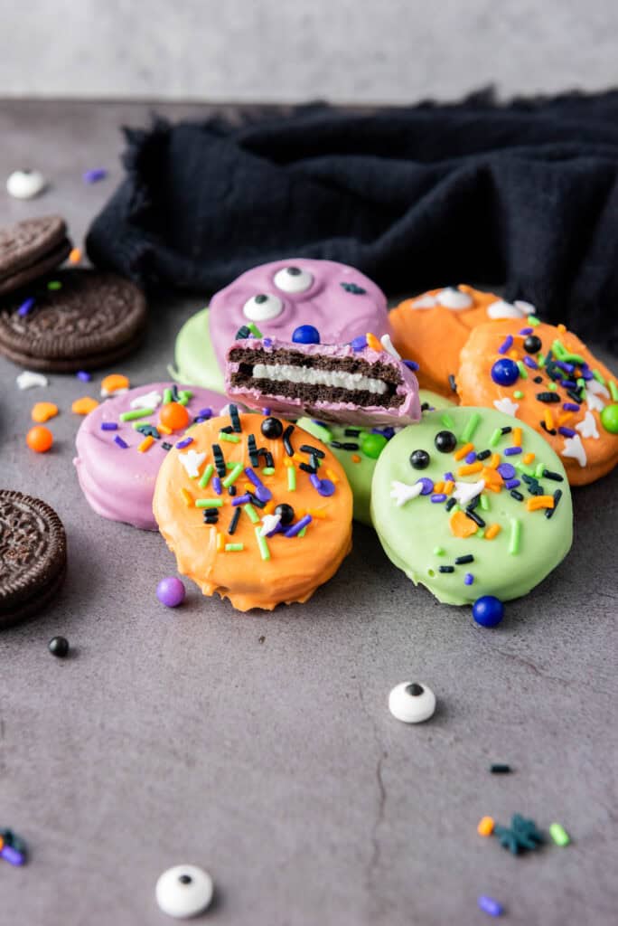 halloween dipped oreos
