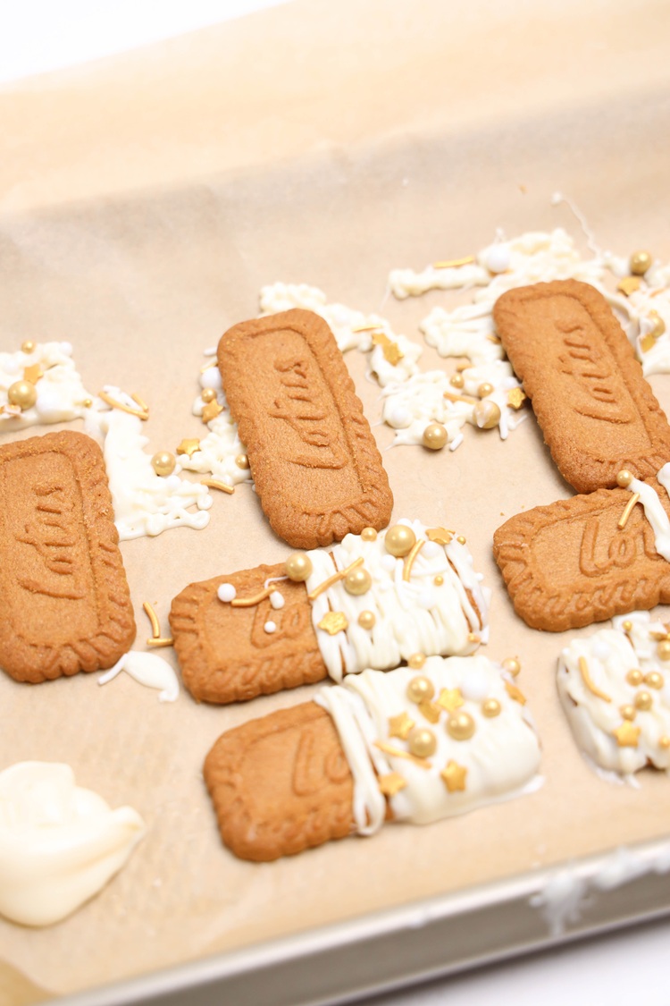 holiday biscoff cookies drizzled