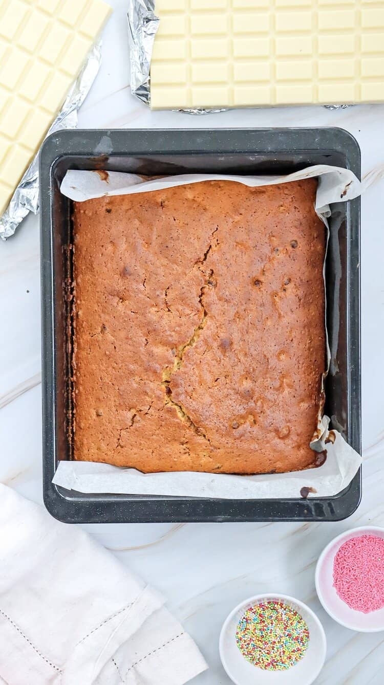 A picture of a fully baked cake in a baking pan.