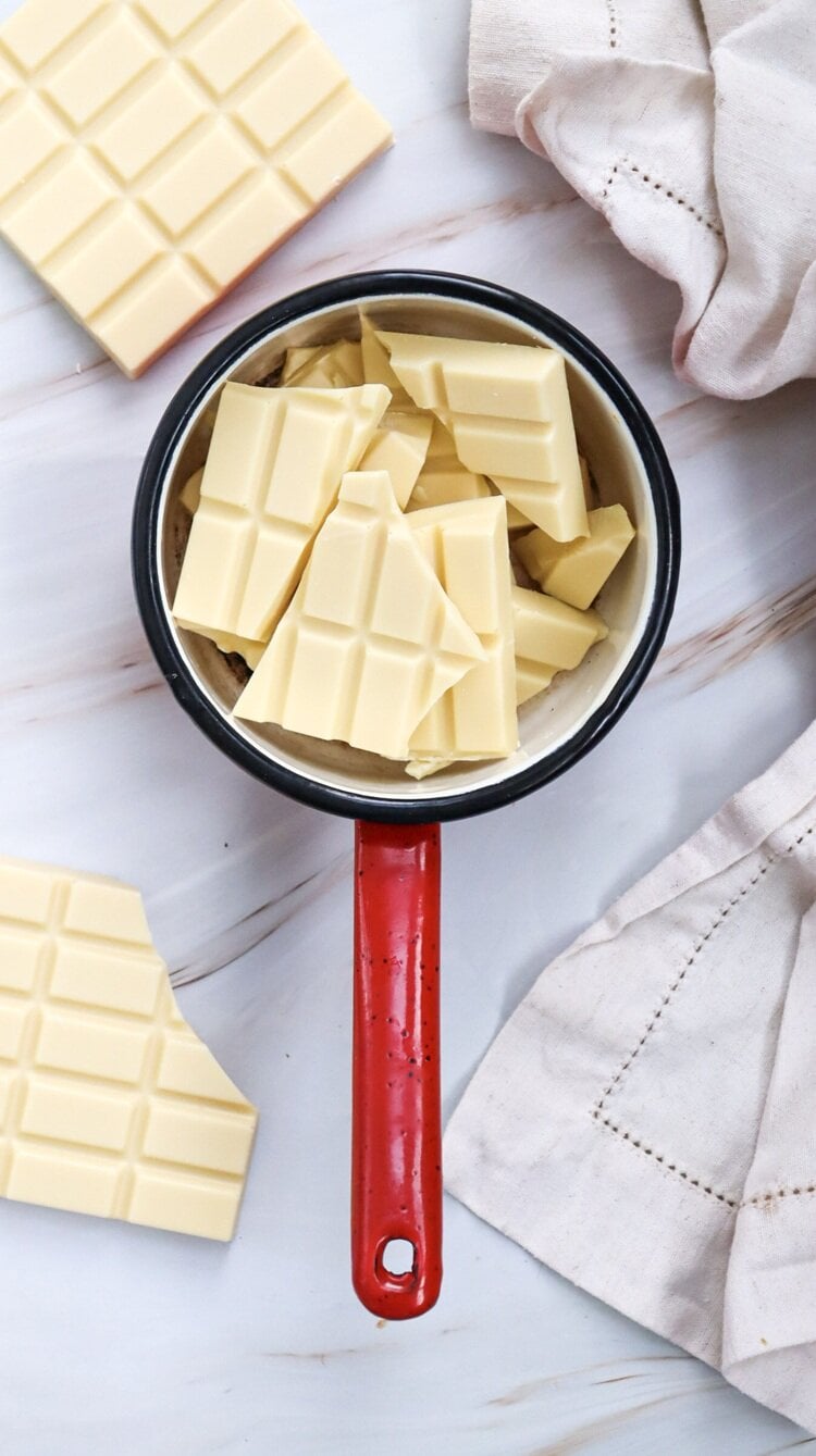 A picture of white chocolate in a saucepan.