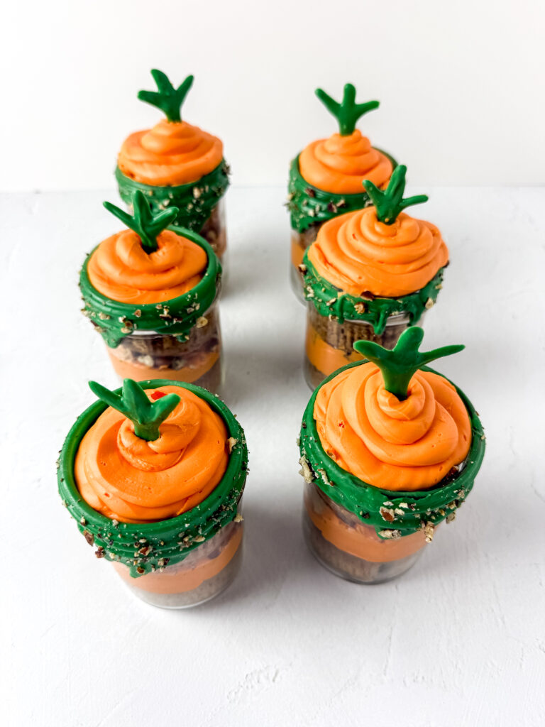 A picture of two rows of three carrot cake jars each.