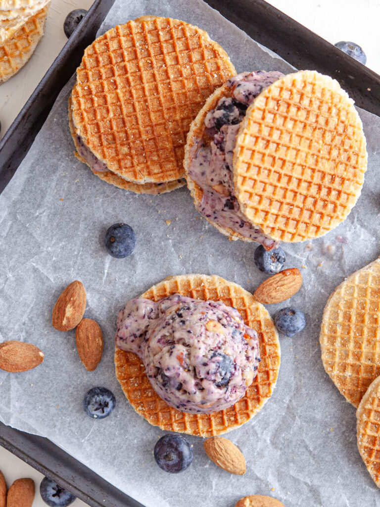 mamking blueberry ice cream sandwich