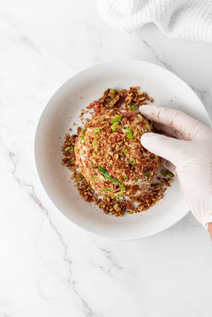 roll cheeseball in remaining pecans, bacon and scallions